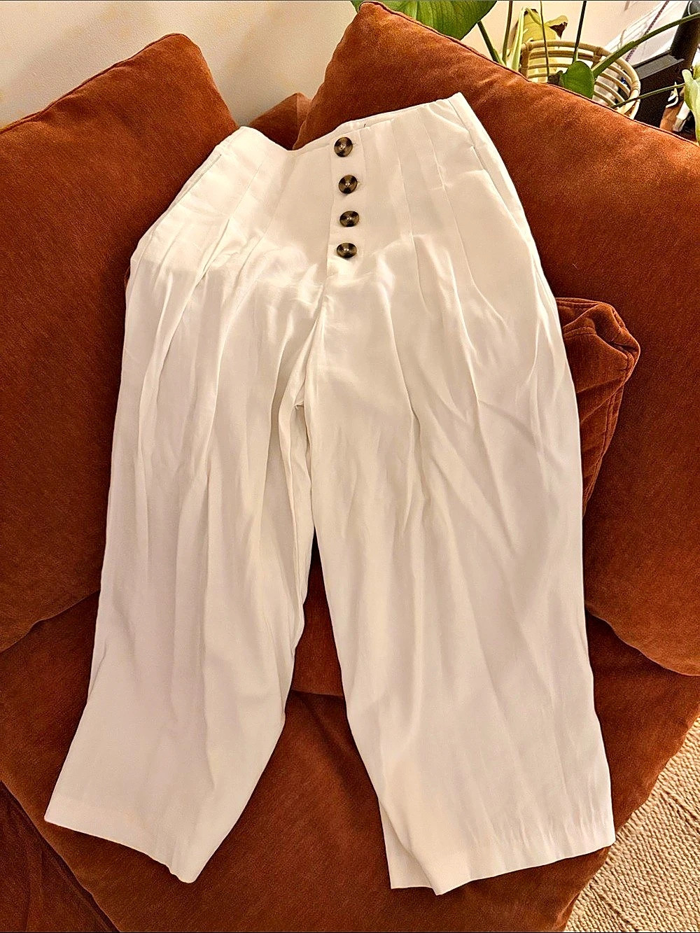 Zara Highwaisted White Pleated Culottes Size XS